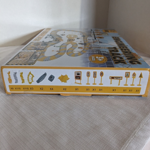 City construction playset 266 piece engineering track 6 vehicles accessories 3+ - Picture 4 of 7